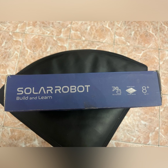 STEM SOLAR ROBOT build and a learn 12 in 1 - Picture 5 of 7